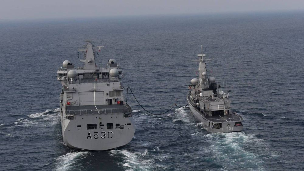 KNM Maud var såkalt «fleet oiler» for Nato-styrken SNMG1 i fjor høst og forsynte drivstoff blant annet til den nederlandske fregatten Zr.Ms. Van Amstel.