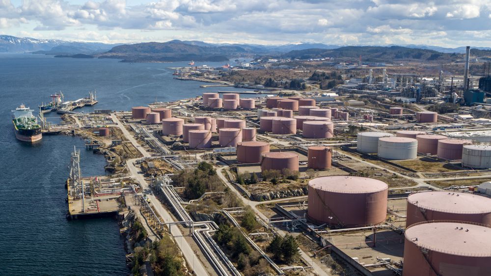 Mongstad raffineri står for flere av de uantente lekkasjene fra norske landanlegg de siste par årene. Petroleumstilsynet er bekymret for en økning i antall lekkasjer, et tegn på økt risiko for storulykke. 