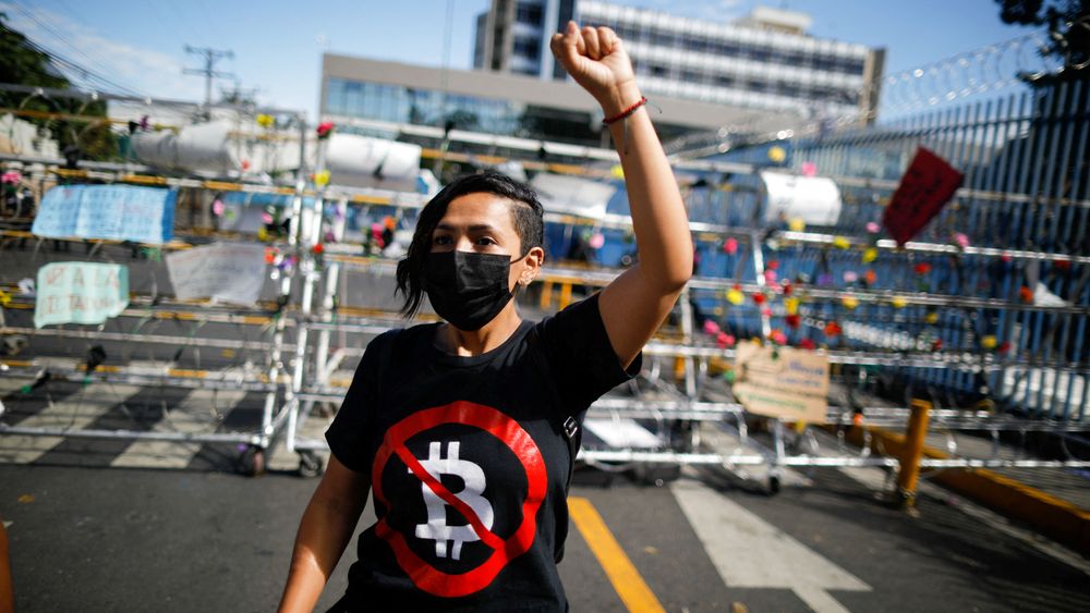 Det var store protester mot innføringen av bitcoin i El Salvador i september. Nå viser det seg at innføringen har gått trått.