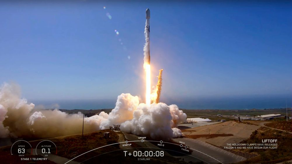 SpaceX-raketten Falcon 9 ble sendt opp fra Vandenberg Space Force Base i California med 53 Starlink-satellitter om bord.