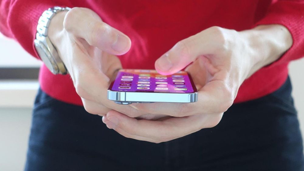 Forskere har funnet sårbarhet i Iphone som kan føre til kjøring av skadevare med mobilen avslått.