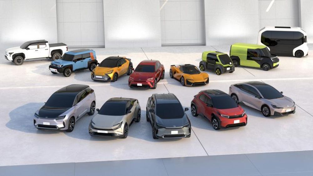 Et utvalg elektriske konseptbiler Toyota tidligere har vist frem. Nå skal noen av de planlagte modellene være lagt på is.