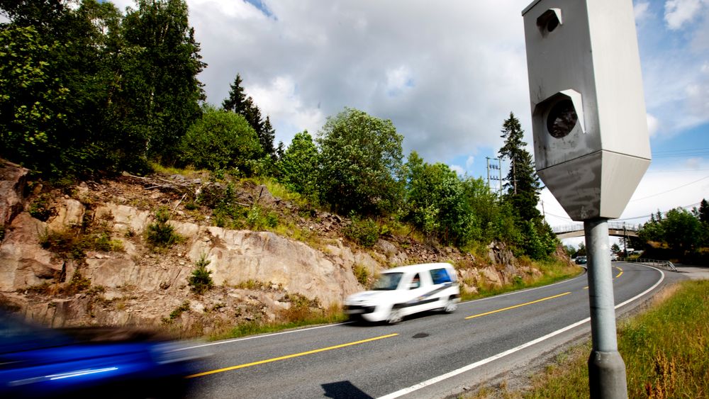 Det står 413 fotobokser langs norske veier. Kapasitetsproblemer, både hos politiet og Vegvesenet, er årsaken til at ikke alle boksene står på hele tiden.