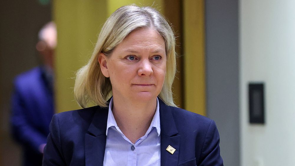 Sveriges statsminister Magdalena Andersson gjør det forbudt med gruvedrift og utvinning av kull og råolje. Opposisjonen er imot loven, men ikke fordi de er for kulldrift.