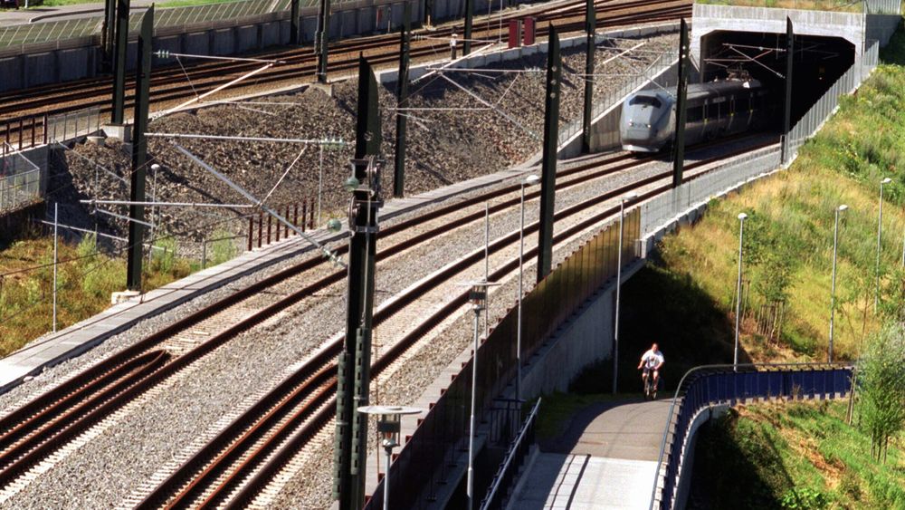 Bedre nettdekning på togene er Jernbanedirektoratets førsteprioritet. Det er særlig i tunellene det er behov for forbedringer.