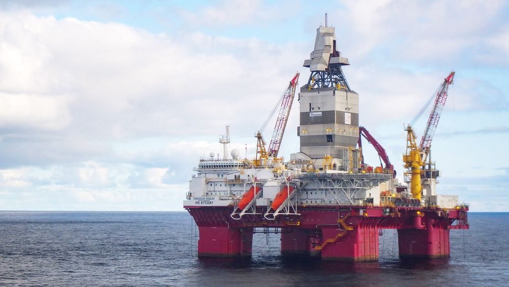 Equinor har gjort et lite olje- og gassfunn i Barentshavet, like ved Johan Castberg-feltet. Boreriggen Transocean Enabler boret funnbrønnen.