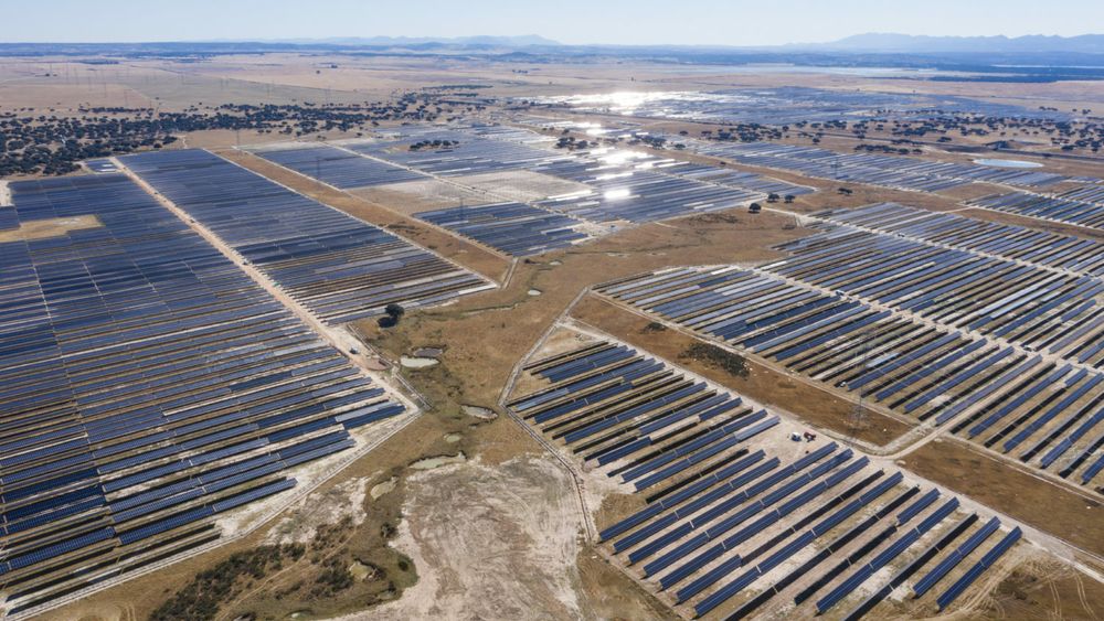 Store solparker i solrike land vil trolig være billigste måte å produsere hydrogen på, tror DNV. Bildet er fra Talayuela Solar i Spania, som ble kjøpt av Statkraft i 2020.