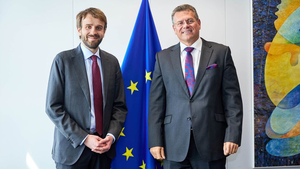 Næringsminister Jan Christian Vestre (t.v.) og EU-kommissær Maroš Šefčovič under et møte i Brussel i mai. 