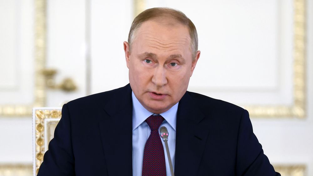 Vladimir Putin utsetter talen til St. Petersburg Economic Forum på grunn av et nettangrep fredag. 