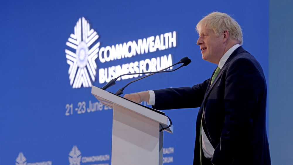 Storbritannias statsminister Boris Johnson talte torsdag til forsamlingen i Commonwealth Business Forum i Rwanda. Der kunngjorde han et norsk-britisk samarbeid om vannkraft i Afrika.