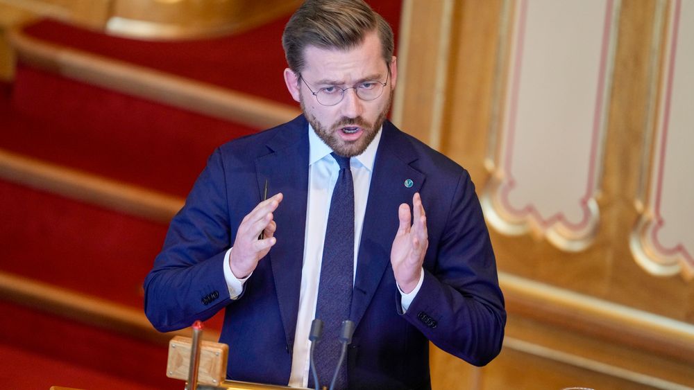 Venstre-nestleder Sveinung Rotevatn (V) er en av dem som kritiserer 100-punkts listen til regjeringen.