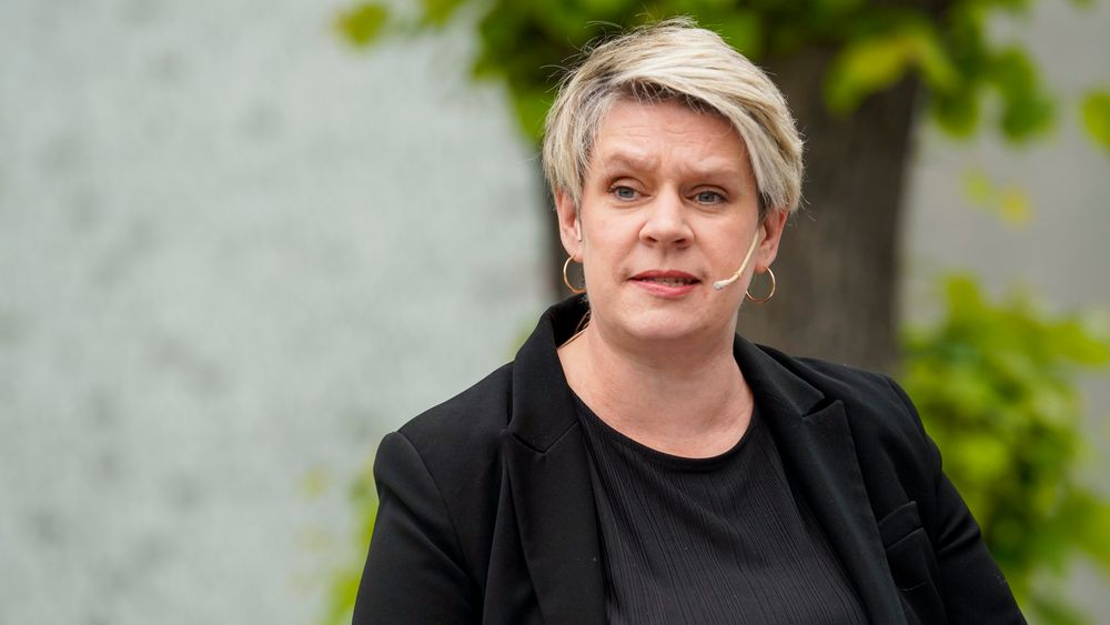 Arbeids- og inkluderingsminister Marte Mjøs Persen kalte inn partene NHO Luftfart og Norsk Flytekniker Organisasjon (NFO) tirsdag morgen.