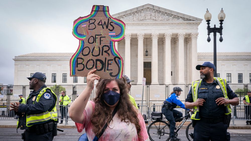 Roberta Plantak (33) fra Maryland protesterer mot abortforbudet.