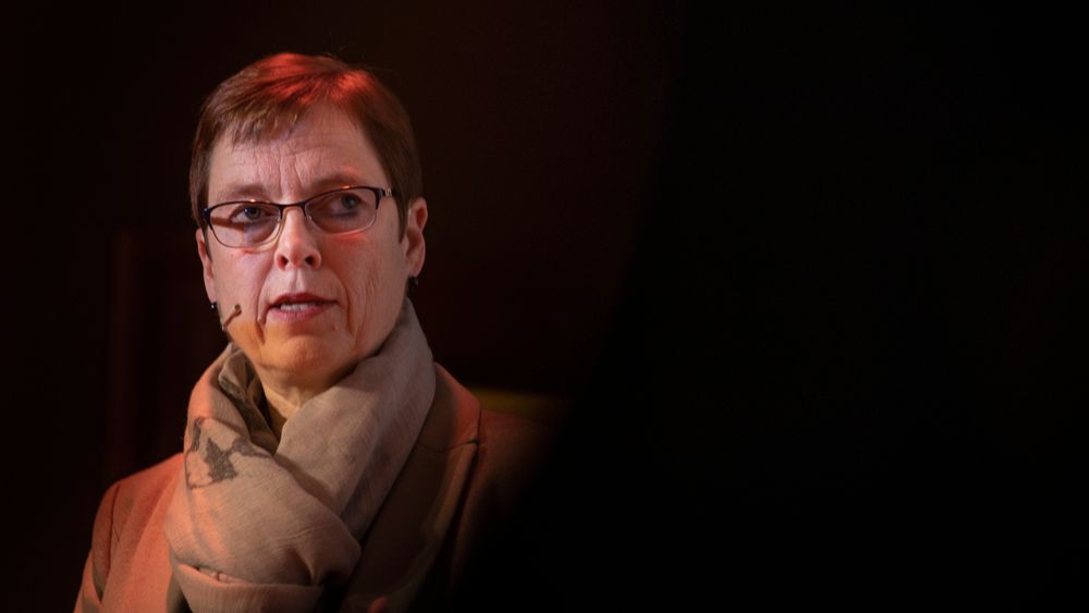 Om ikke spillreklamen fjernes innen 15. august, risikerer TV-kanalene dagsbøter, sier direktør i Medietilsynet, Mari Velsand.