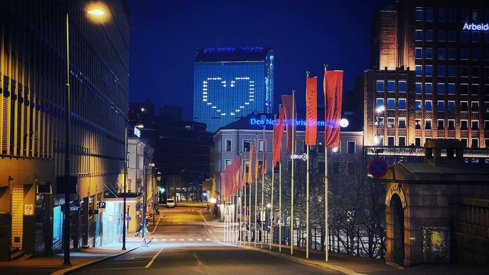 Illustrasjonsbilde av en tom Karl Johans gate i Oslo tatt under Covid-19-pandemien.