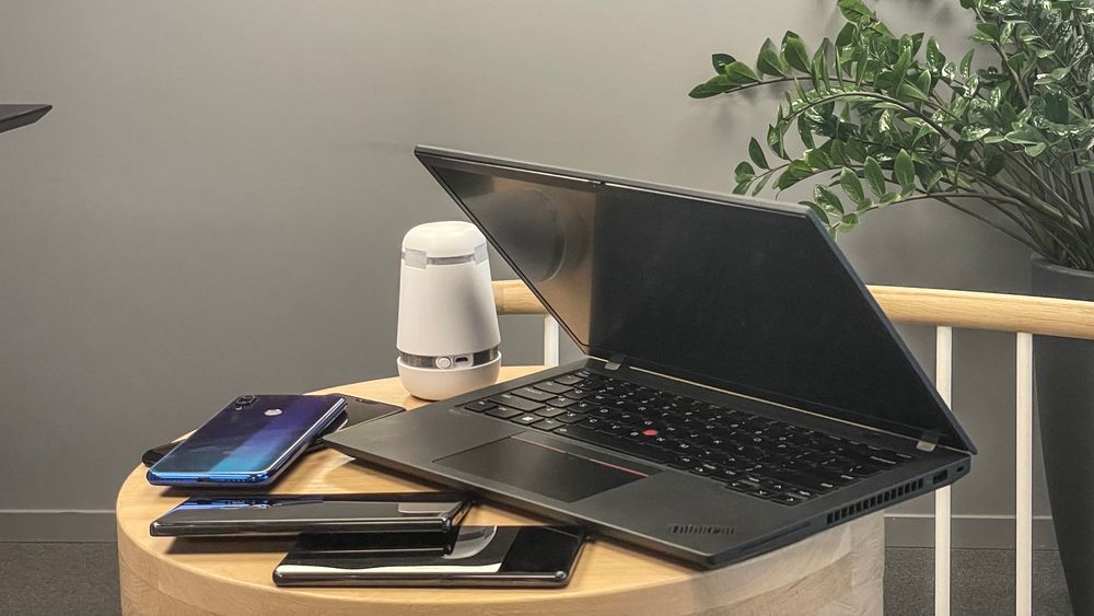 Elliptic labs har lykkes i mobilmarkedet, hvor de kan erstatte den såkalte nærhetssensoren med programvare og ultralyd. Nå bygger de en plattform for PC-produsentene som skal tilby både forenkling og masse ny funksjonalitet. De første kontraktene  på den første anvendelsen er allerede på markedet, men selskapet ser stort potensial for nye kunder og flere anvendelser.