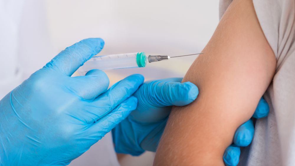 Opplysninger om barn under tolv år som er vaksinert mot koronaviruset, er publisert på nettet etter et dataangrep mot de svenske helsemyndighetene.