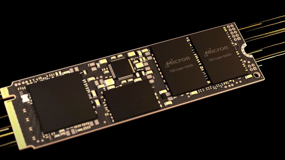 Tenkt SSD utstyrt med Microns nye 232-lags flashminnebrikker.