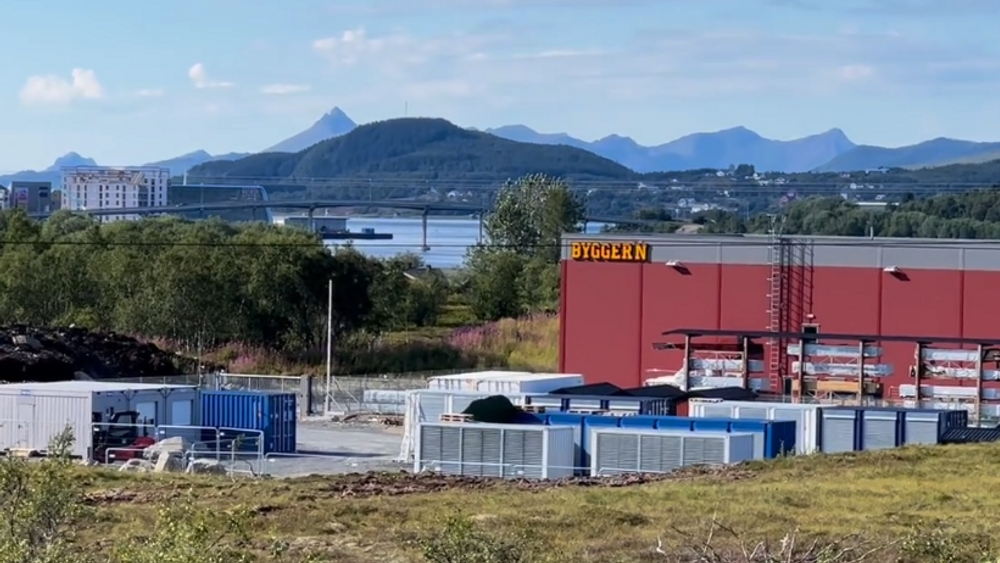 I disse kontainerne på Stokmarknes utvinnes det kryptovaluta.