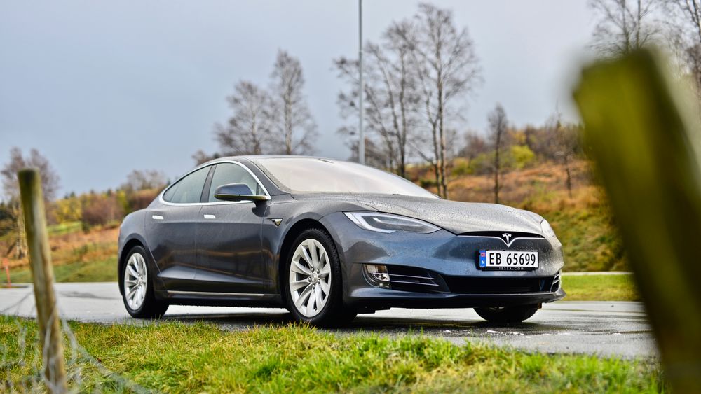 Det var en Tesla Model S som kjørte på vogntogsjåføren på E18 ved Arendal i 2020. Her er en Model S i Gjesdal kommune i Rogaland.
