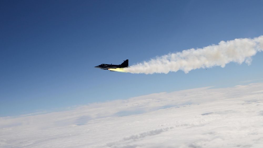 Gripen Ekko skyter Meteor for første gang. Skarpskytinga fant sted over Vidsel i Nord-Sverige nylig.