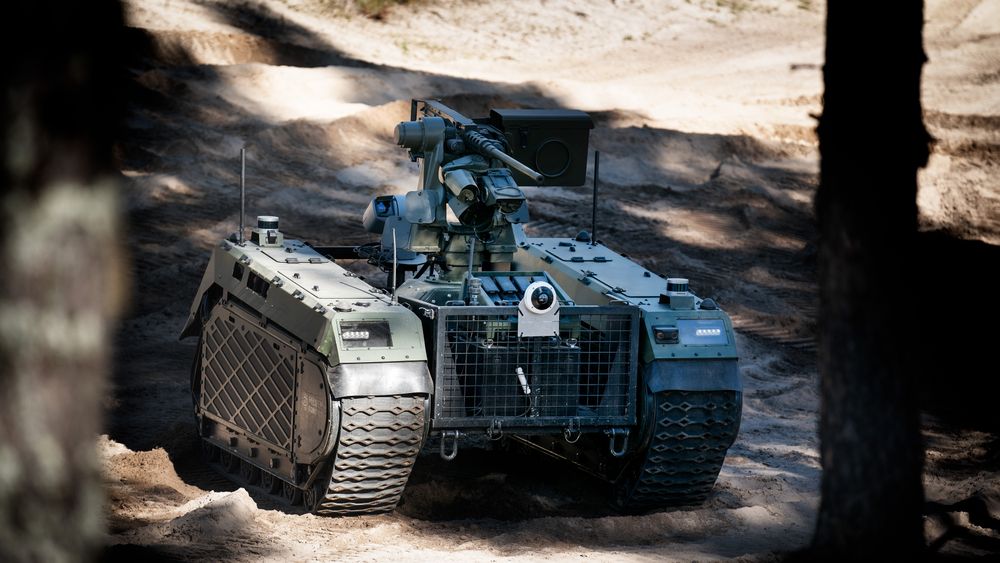 Dette er en Themis UGV, som eies av Forsvarets forskningsinstitutt. Nå skal produsenten Milrem Robotics levere 14 slike til Ukraina.