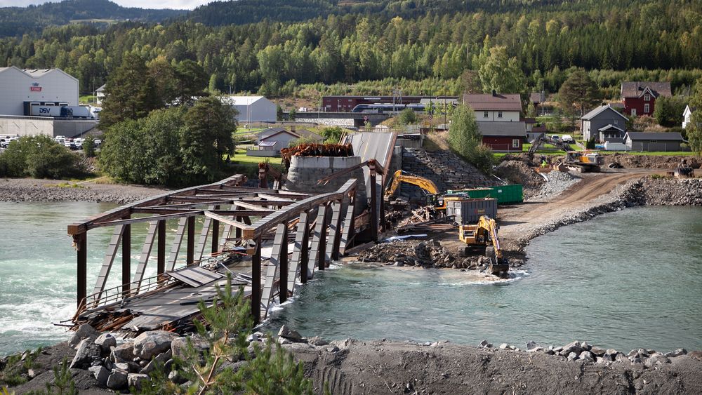 Innlandet fylkeskommune anslår at det vil koste mellom 35 og 50 millioner kroner å rydde opp etter brukollapsen på Tretten.