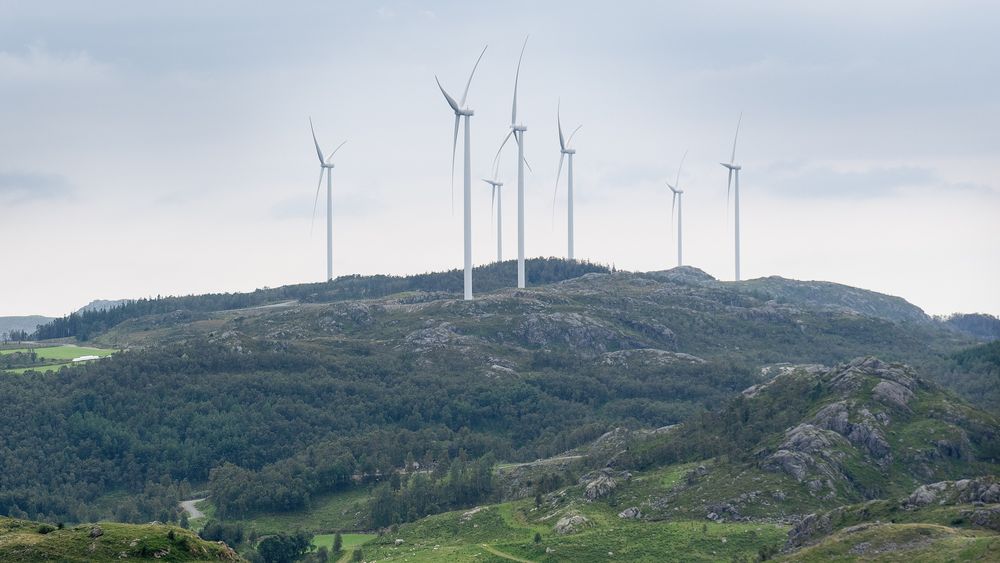 Spaltist Kim Allgot skriver om industriutvikling og fornybar kraft, her illustrert med Stigafjellet vindkraftverk.