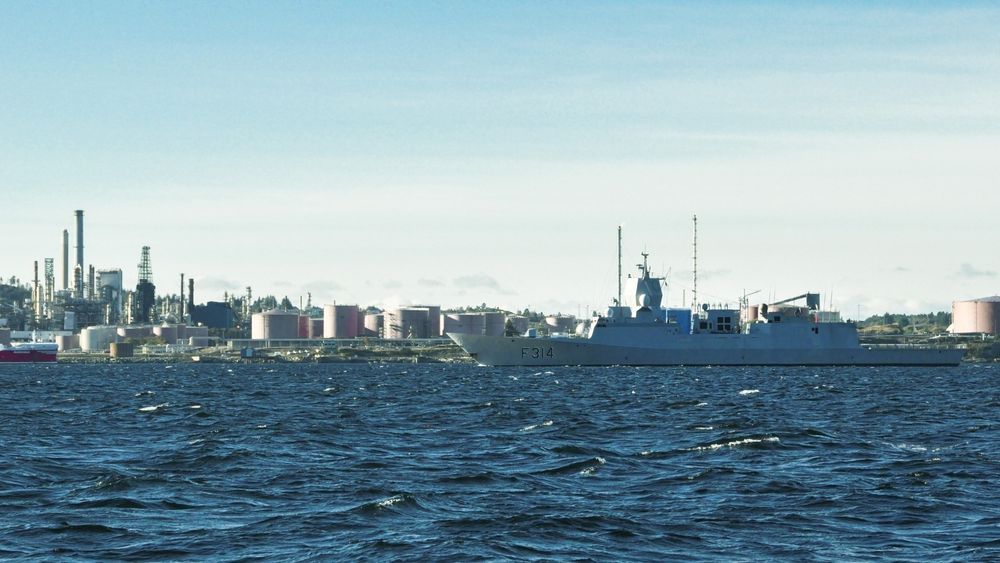 Den norske fregatten KNM Thor Heyerdahl utenfor Mongstad.