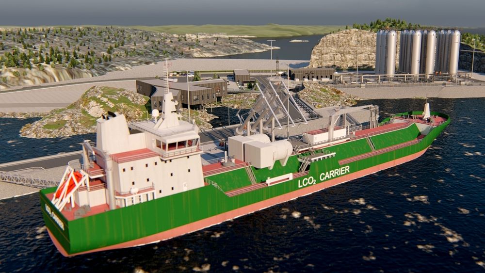 Det norske selskapet Northern Light har bestilt to skip fra Dalian Shipbuilding i Kina for frakt av flytende CO2. Hvert av dem er 130 meter lange og kan ta 7.500 kubikkmeter LCO2. Fra mottaksterminalen i Øygarden sendes den nedkjølte, flytende gassen i rør til en brønnramme og pumpes ned til permanent lagring 2.600 meter under havbunnen.