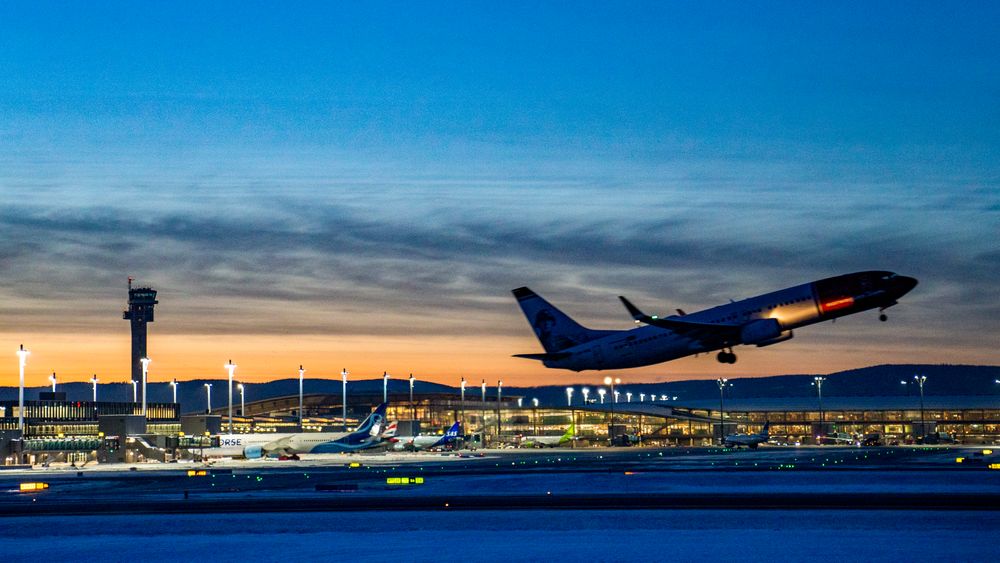 Et fly fra Norwegian tar av fra Oslo lufthavn Gardermoen. Totalt står vi for 2-3 prosent av alle menneskeskapte utslipp.