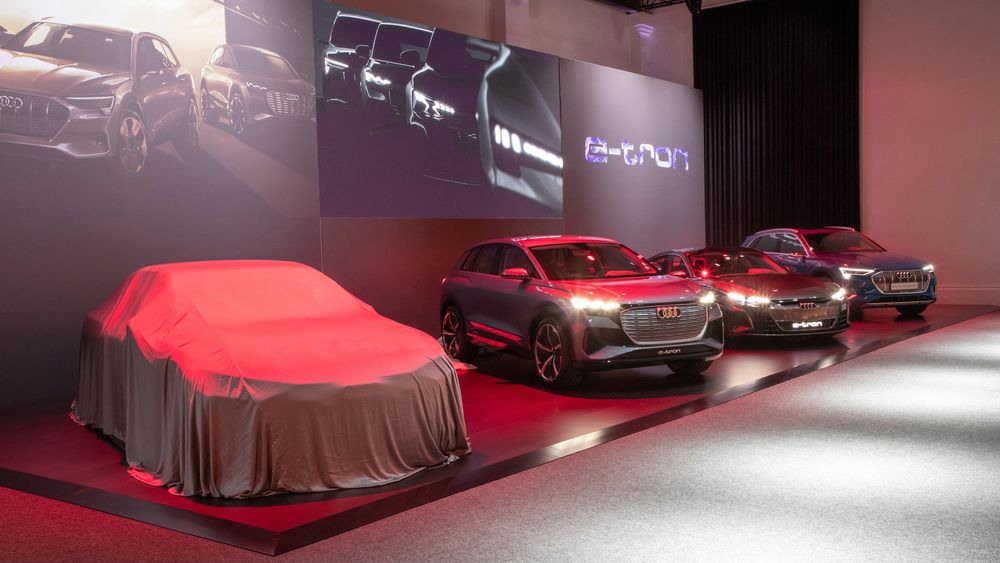 Audi begynte å snakke om prosjektet Artemis våren 2020. Her under duken ved siden av andre elbilmodeller fra bilprodusenten.