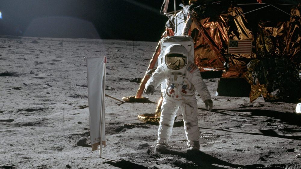 Buzz Aldrin vasser i oksygen på månen 20. juli 1969. 