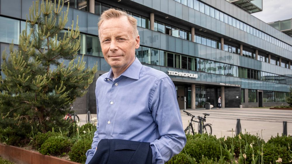 Lasse Bjørgan, administrerende direktør i UBConnect fortsetter i selskapet etter å ha fått ny eier i svenske Transmeta. Han eier selv en betydelig aksjepost i selskapet, og er dermed en av selgerne av bedriften.  