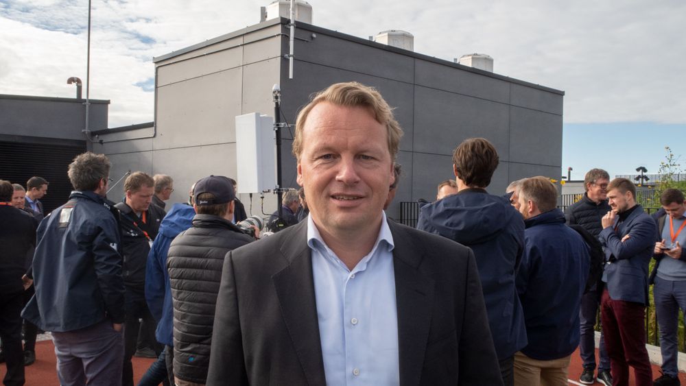 Leder for bedriftsmarkedet i Telia, Jon Christian Hillestad på taket av Telias bygg på Økern i Oslo. Han er godt fornøyd med å ha en rekke store samfunnskritiske virksomheter som kunder. 