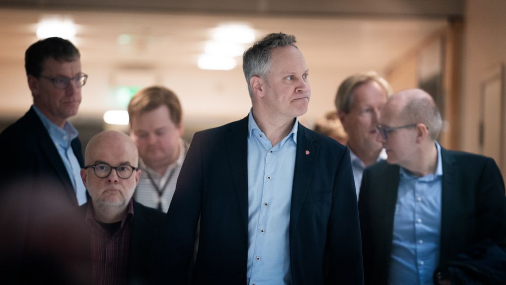 Samferdselsminister Jon-Ivar Nygård er bekymret etter krismøte om Follobanen tirsdag.