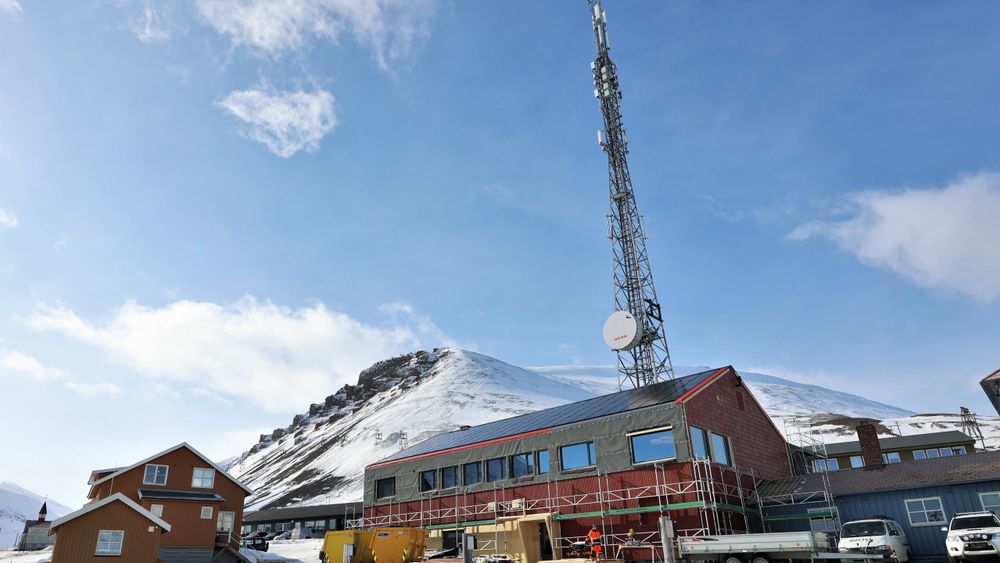 Telenor-bygget på Svalbard, fotografert ved en annen anledning. Svalbard er ofte stedet Telenor tester ny teknologi.