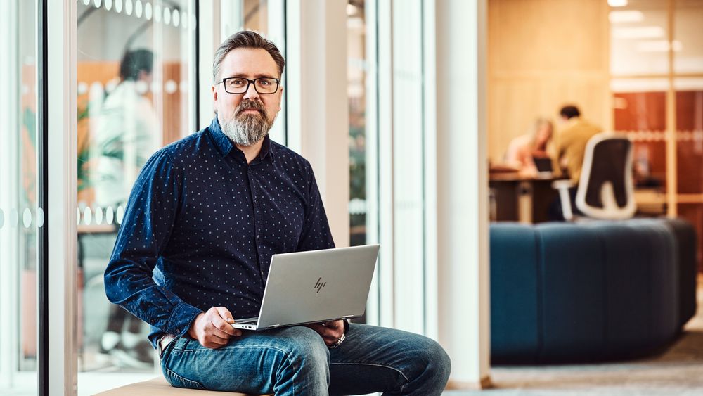 – Selv om vi hele tiden jobber for å sikre våre kunder og forhindre og begrense svindelforsøk, vil vi aldri kunne stoppe alt, Øivind Kristiansen, svindelekspert i Telia Norge.