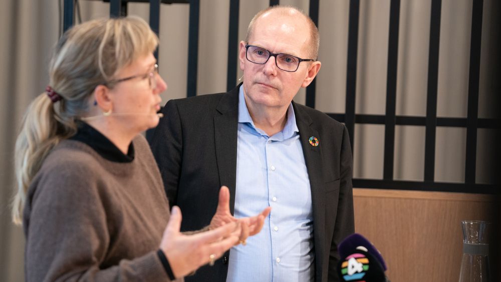 Bane Nor-sjef Gorm Frimannslund og utbyggingsdirektør Stine Undrum under pressebrief 9. januar om Follobanen.