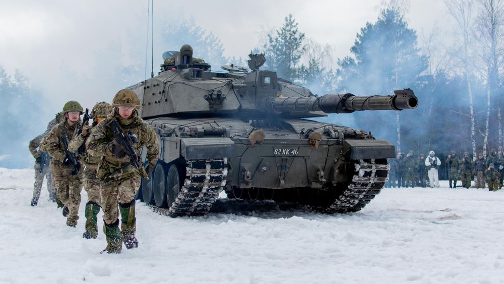 Storbritannia har vedtatt å donere 14 slike stridsvogner av typen Challenger 2 til Ukraina.