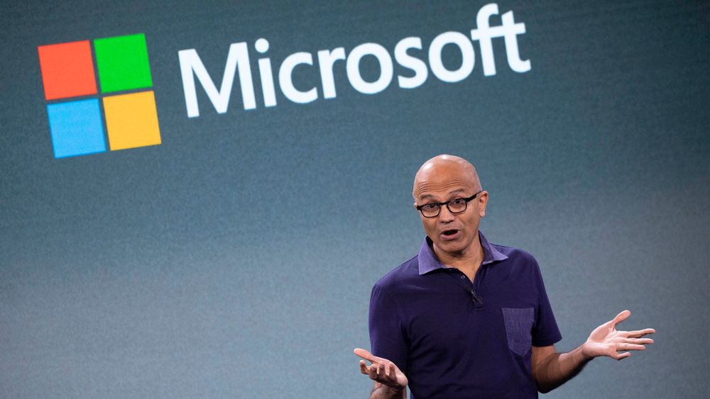 Vanskelig, men nødvendig, sier Microsoft-sjef Satya Nadella om kuttene. Her fra en konferanse i 2019.