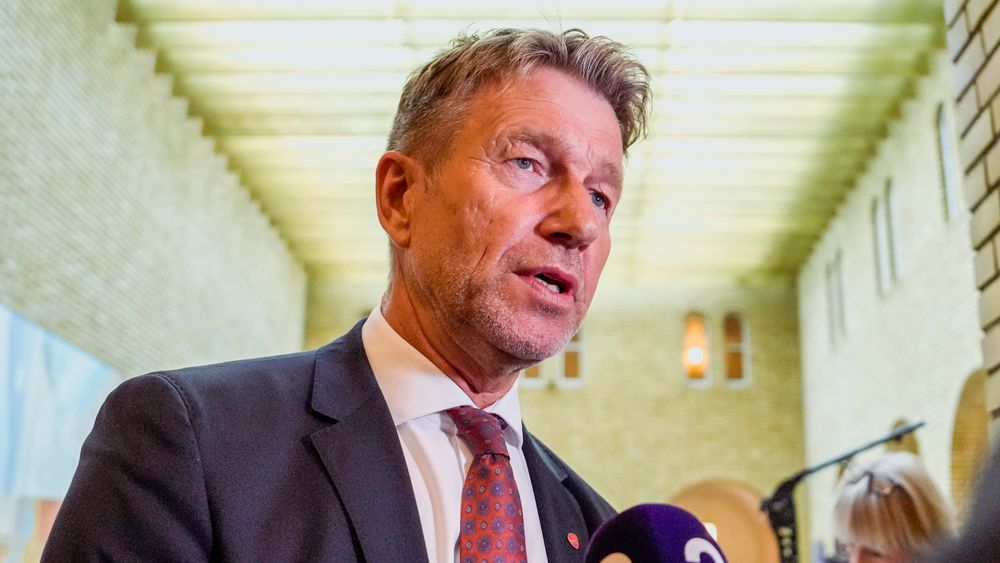 Olje- og energiminister Terje Aasland sier han snart vil sende «styringsmekanismen» for krafteksport til regjeringsbehandling. 