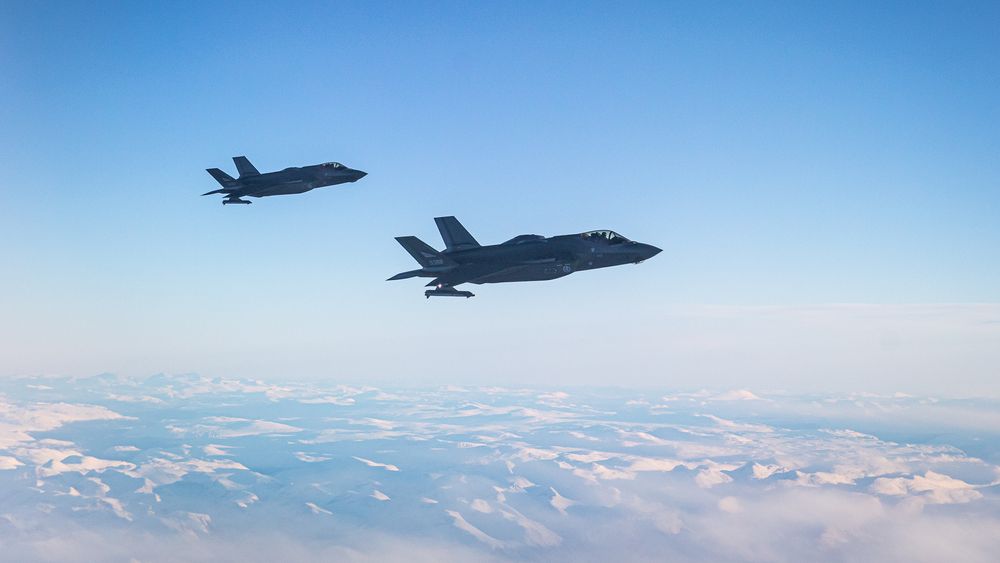 To av de fire norske F-35-flyene som i tiden framover patruljerer Islands luftrom.