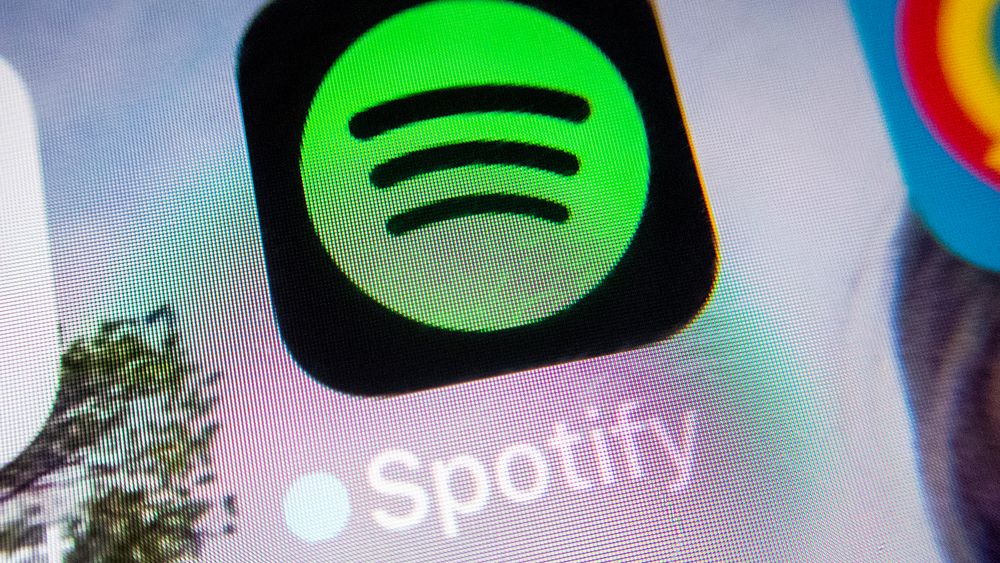 Musikkstrømmetjenesten Spotify varsler masseoppsigelser.
