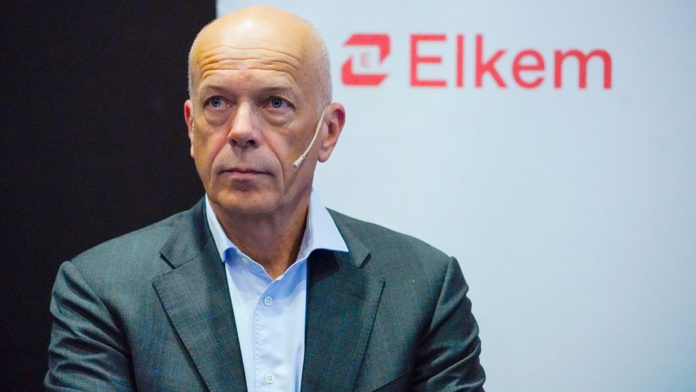 Konsernsjef Helge Aasen i Elkem ASA forteller at 2022 er andre år på rad med rekordinntekter og resultater for selskapet. Bildet er fra en tidligere resultatfremleggelse.