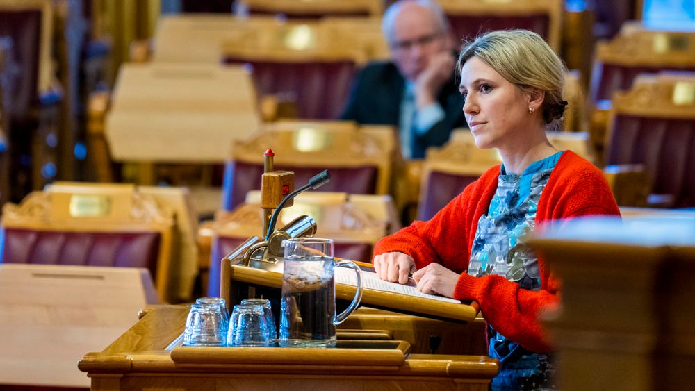 Stortingsrepresentant Sofie Marhaug (Rødt) er blant dem som er sterkt kritiske til regjeringens avgjørelse.