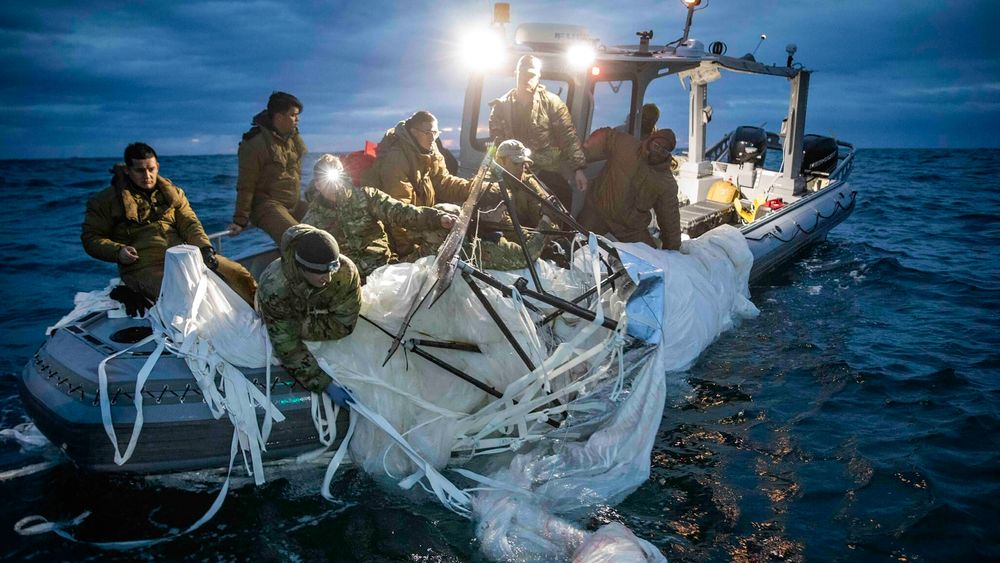 Dykkere har hentet opp restene av den kinesiske ballongen som ble skutt ned utenfor kysten av South Carolina 5. februar.