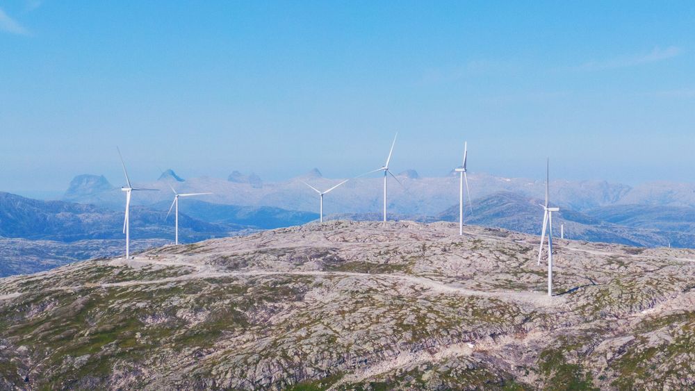 Vindparken på Øyfjellet ved Mosjøen har 72 turbiner og er Norges største.