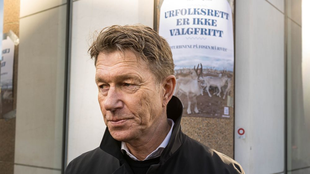 Olje- og energiminister Terje Aasland (Ap). Her fra et forsøk på samtale med Fosen-demonstranter tirsdag 28. februar.