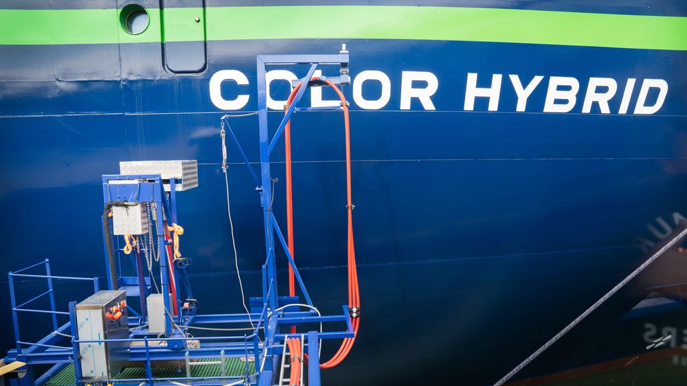 Color Hybrid kan seile i 30 minutter til og fra kai i Sandefjord og alder med landstrøm. 